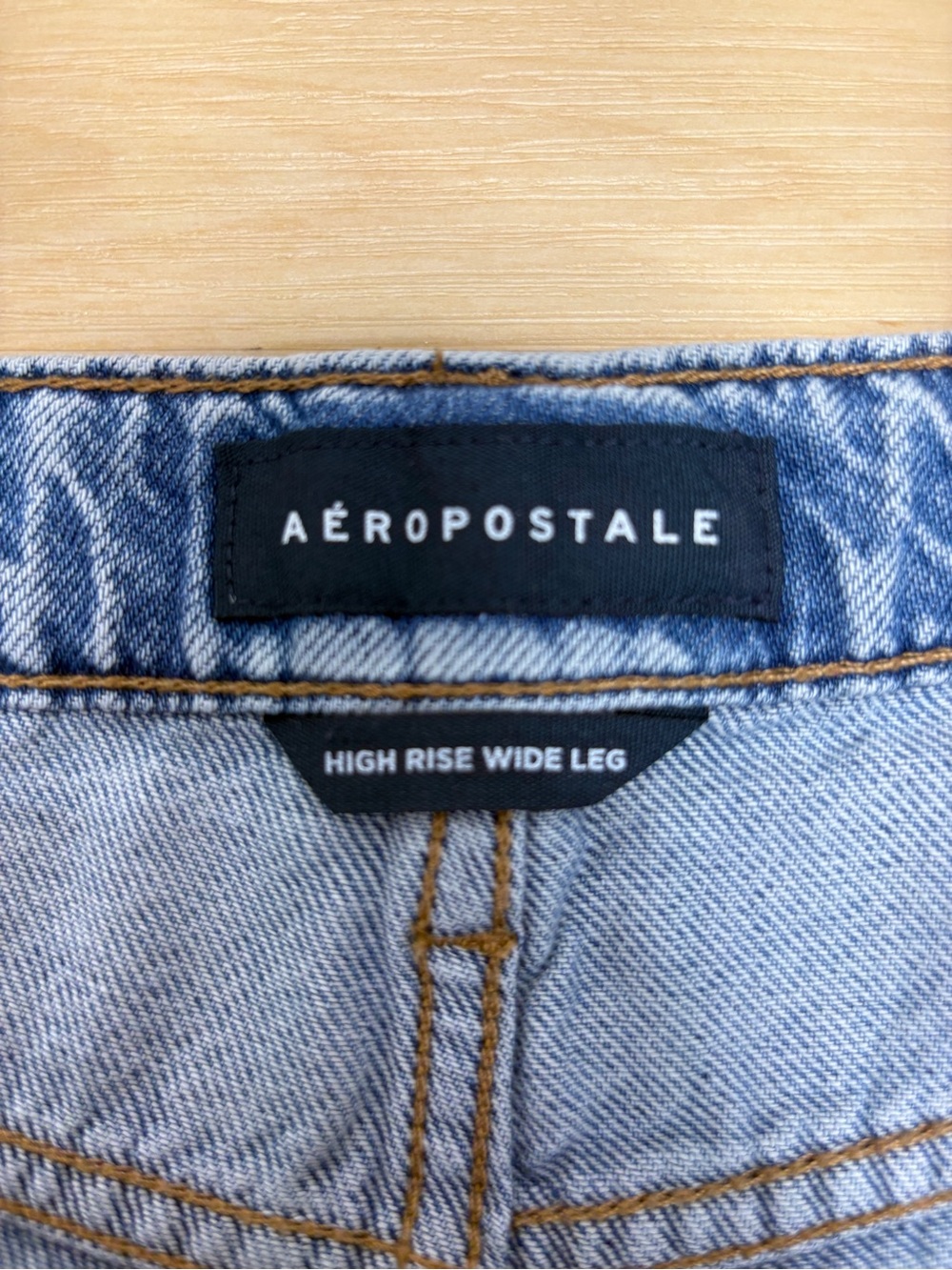 Aeropostale High Rise Wide Leg Cargo Jeans Light Wash Denim Size 8 GUC Y2K Style - Picture 2 of 12